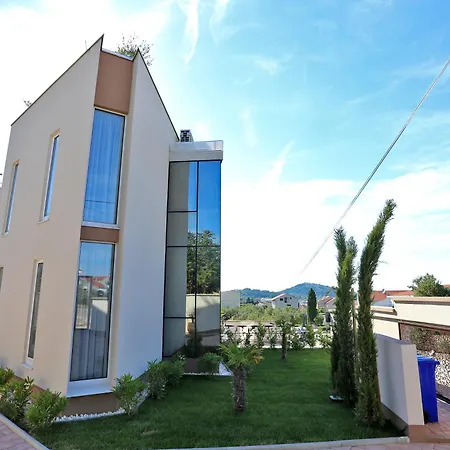 Βίλα Art Gallery Μούρτερ